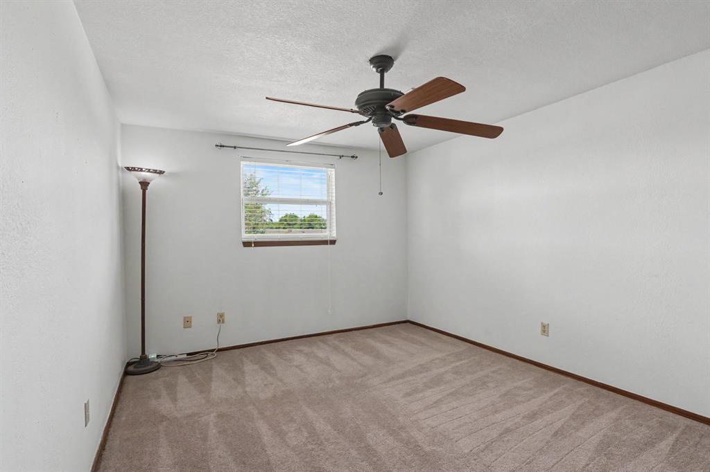 11605 Mackel Drive Property Photo 15