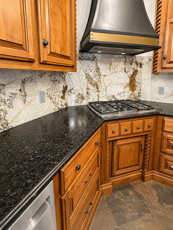 919 Stone Creek Boulevard Property Photo 18