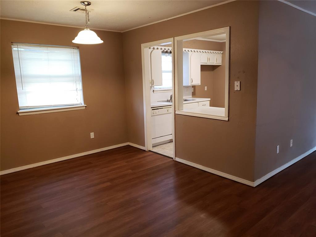 1932 Elmhurst Drive Property Photo 4