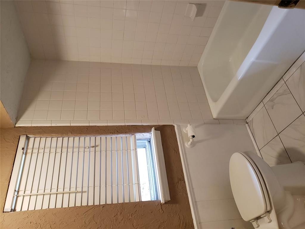1932 Elmhurst Drive Property Photo 8