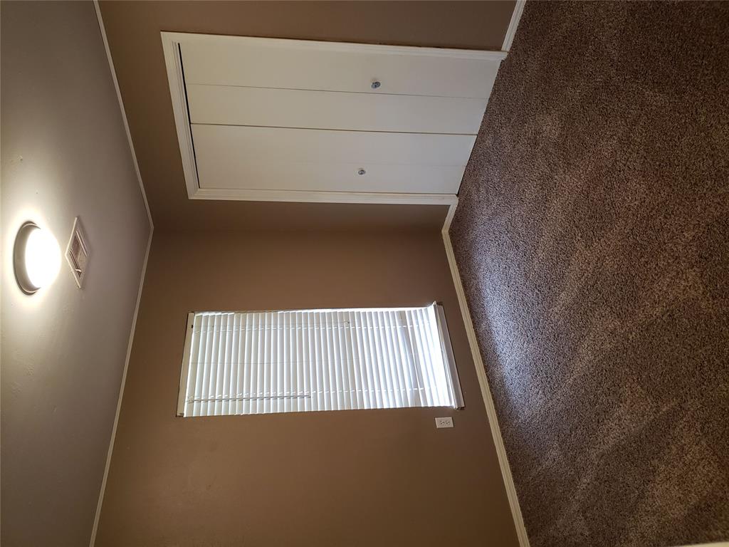 1932 Elmhurst Drive Property Photo 9