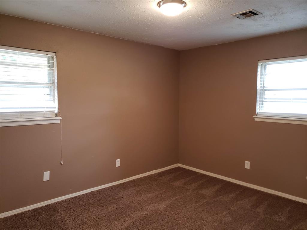 1932 Elmhurst Drive Property Photo 10