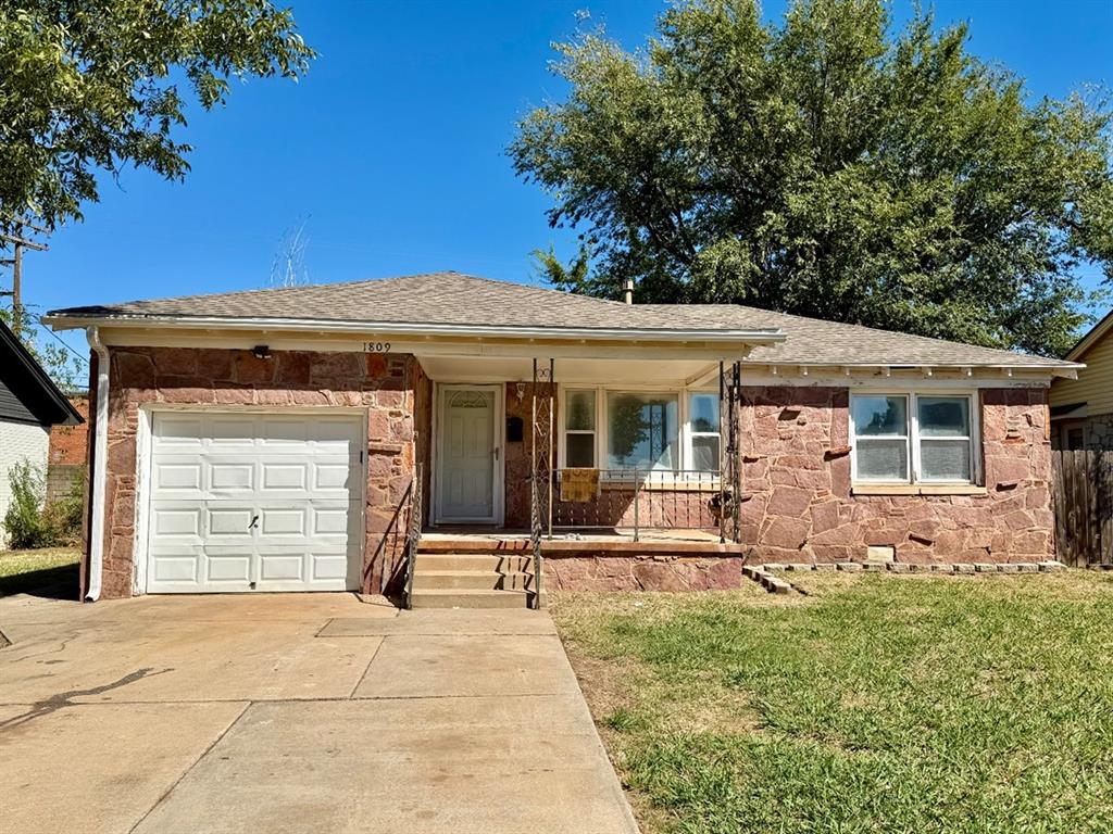 1809 Oxford Way Property Photo 1