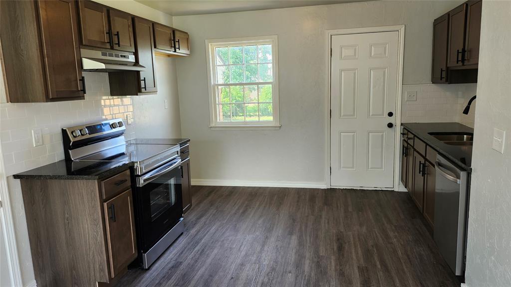1833 Westchester Drive Property Photo 3