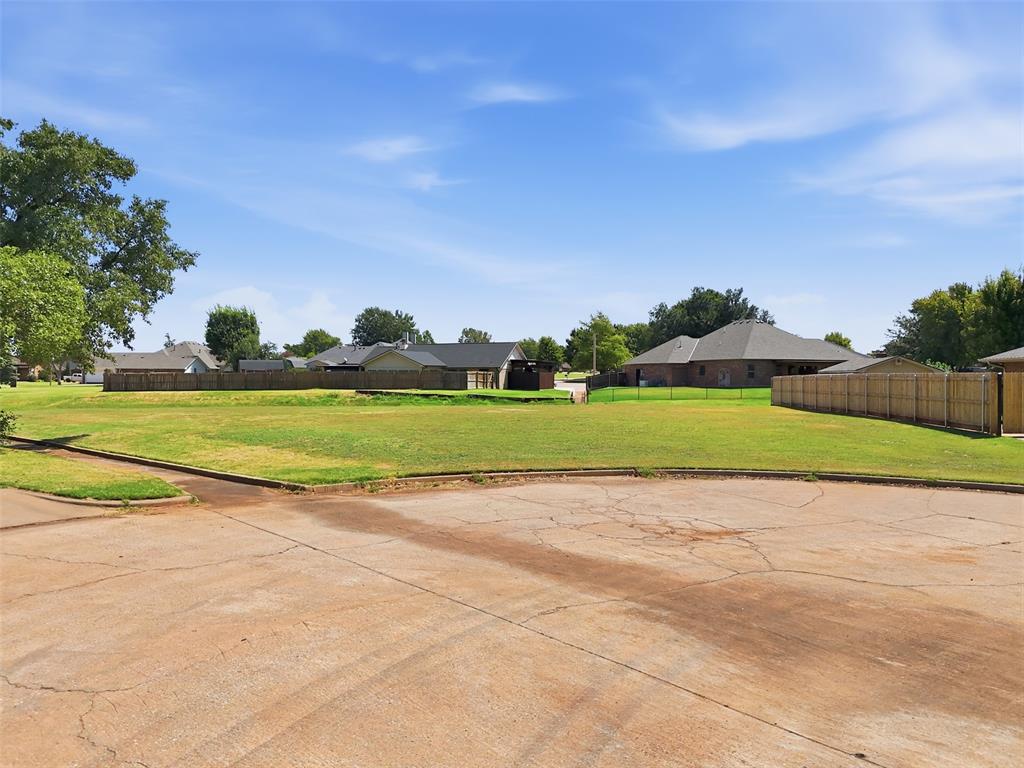1206 W Fay Avenue Property Photo 2