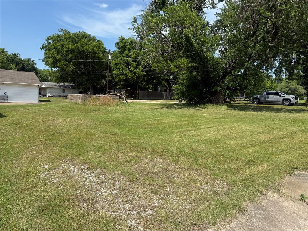 417 W 8th Street Property Photo 3