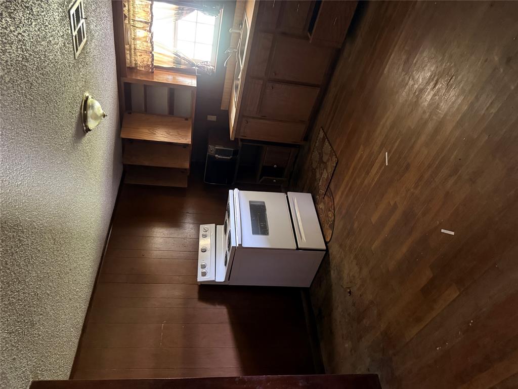 417 W 8th Street Property Photo 22