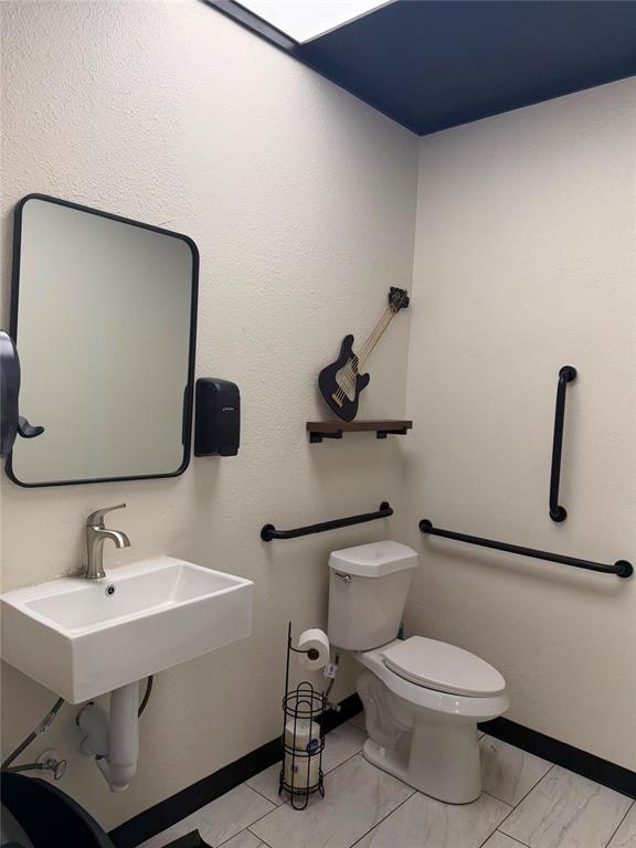 1216 N Council Road Property Photo 8