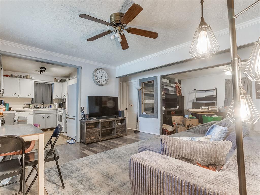 1012 Sw 45th Street Property Photo 5