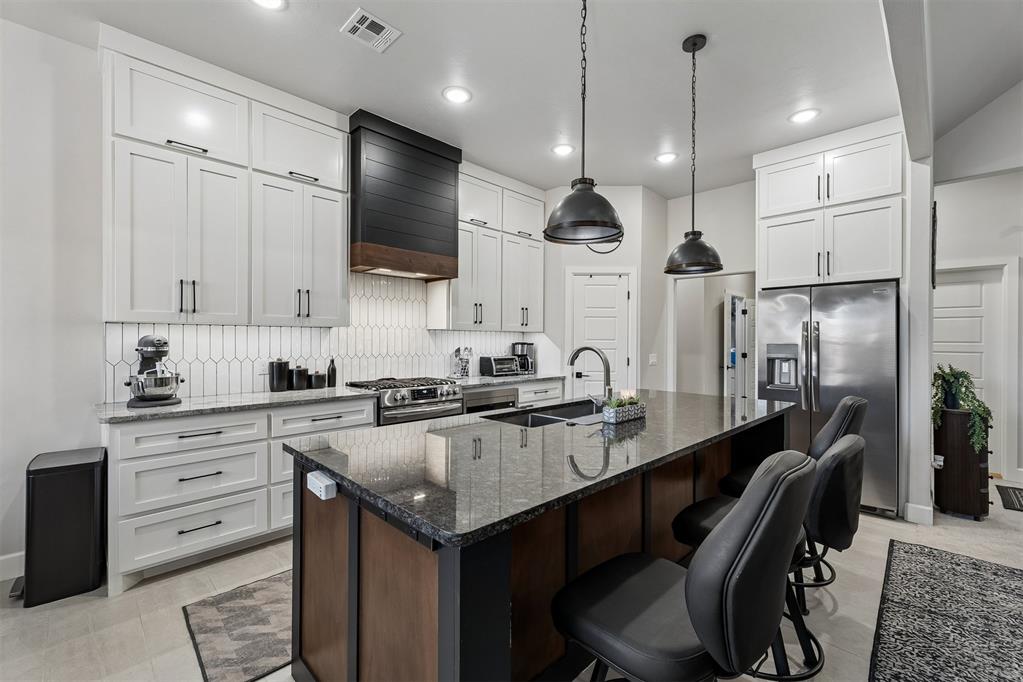1800 Lago Drive Property Photo 11