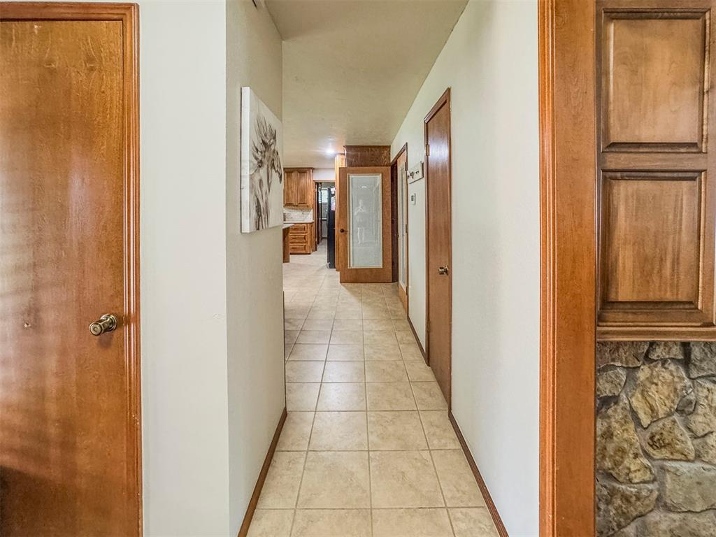 10001 Thompson Avenue Property Photo 8