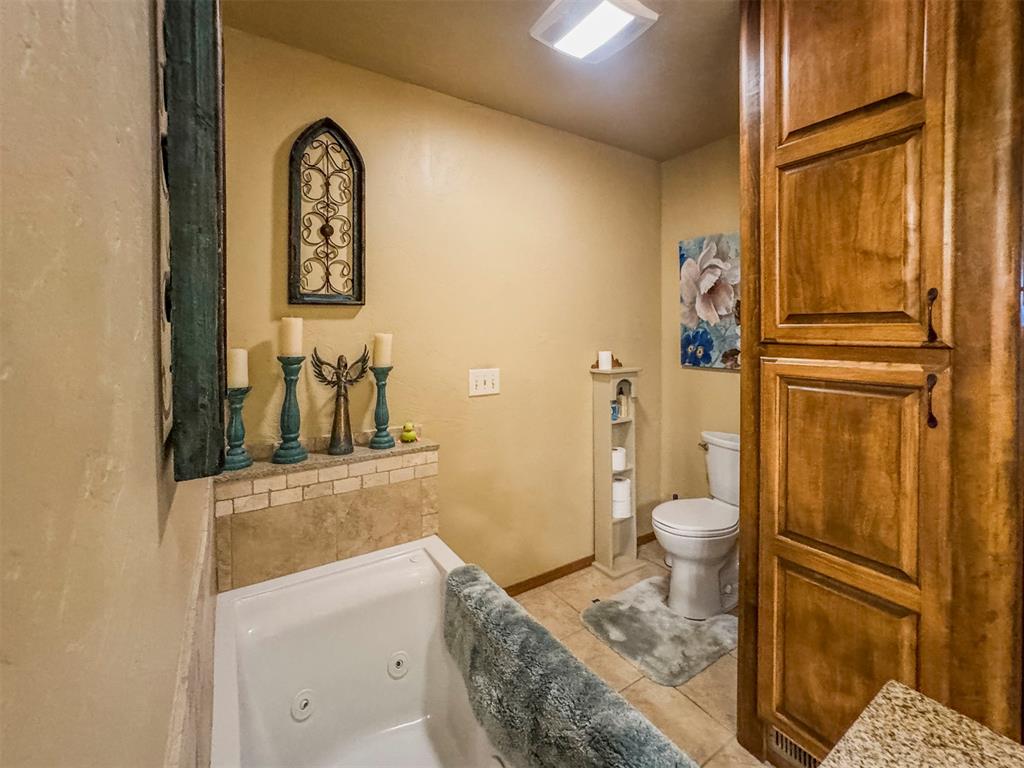10001 Thompson Avenue Property Photo 17