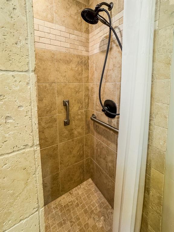 10001 Thompson Avenue Property Photo 28