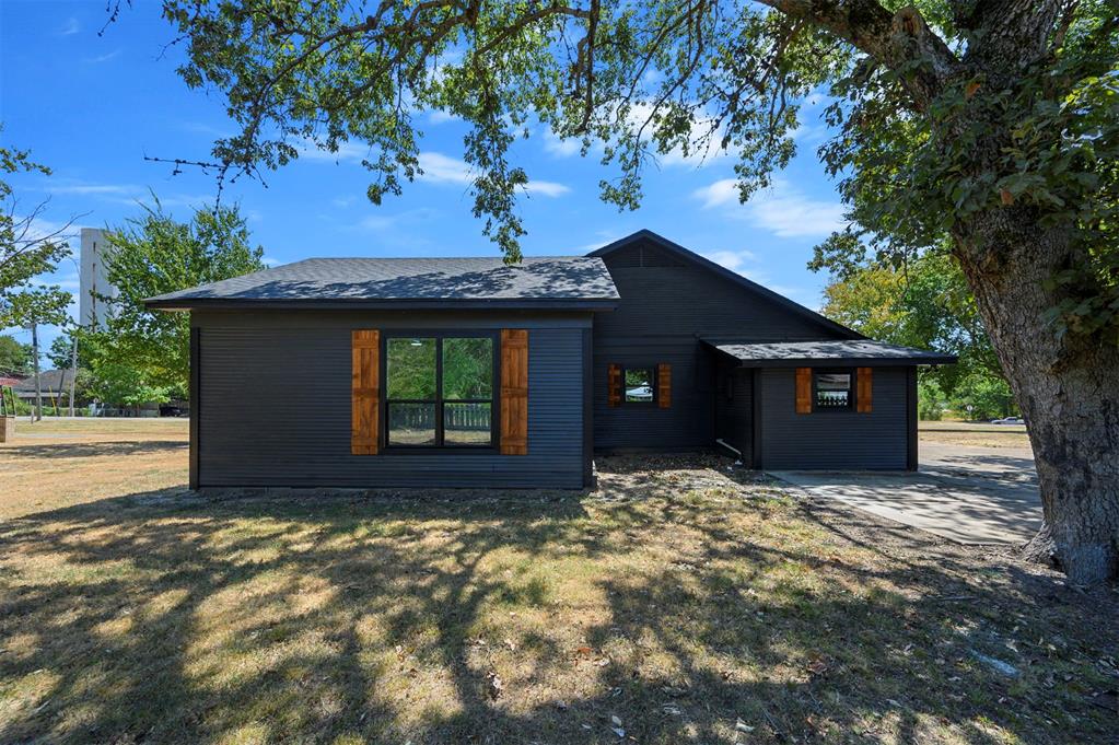 209 Boston Property Photo 4