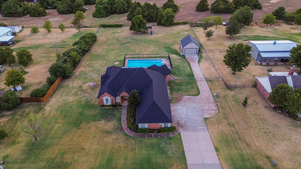 1329 S Southersby Drive Property Photo 2