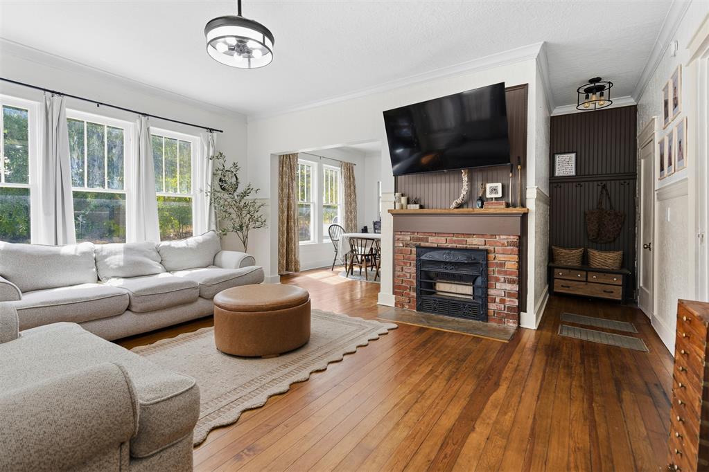 1012 W Pine Avenue Property Photo 8