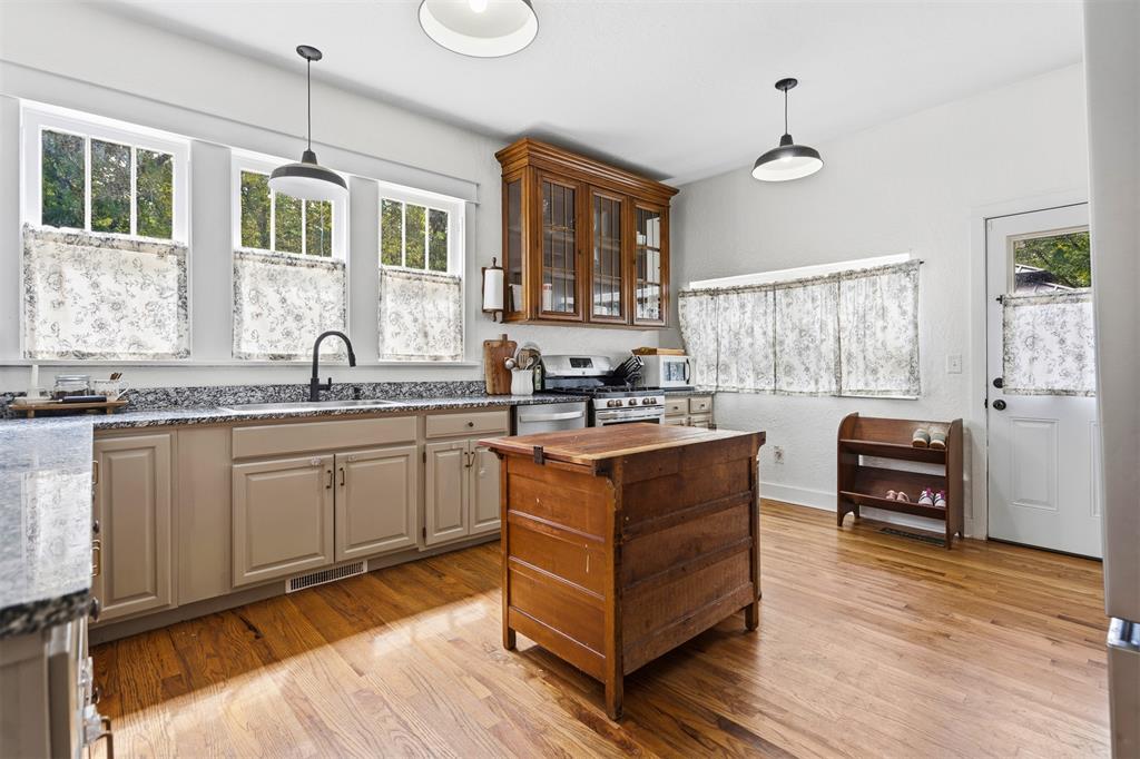 1012 W Pine Avenue Property Photo 16