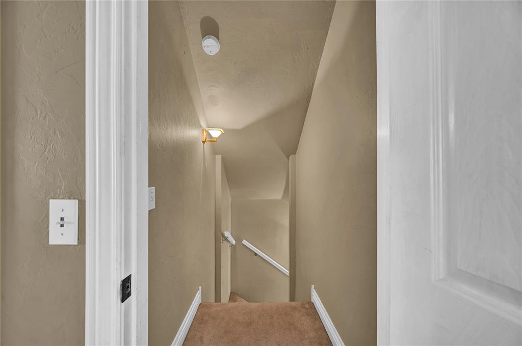 17105 Gladstone Lane Property Photo 31
