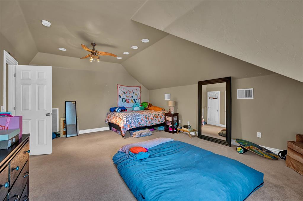 17105 Gladstone Lane Property Photo 32