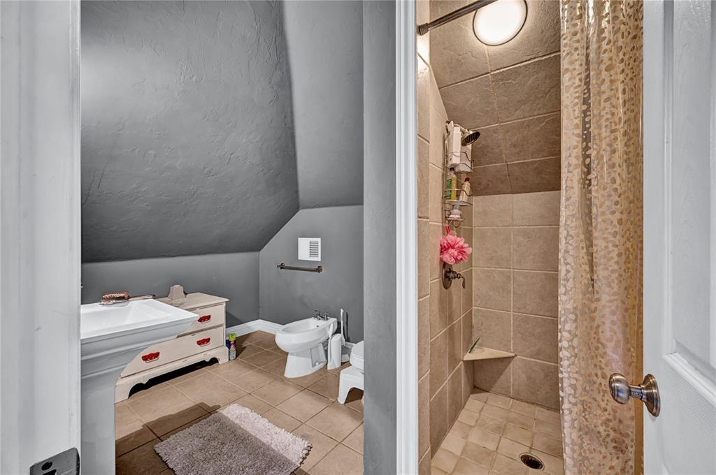 17105 Gladstone Lane Property Photo 34