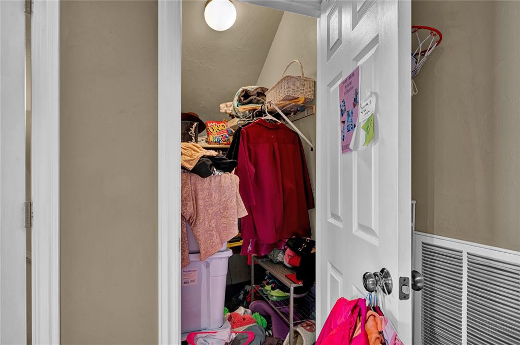17105 Gladstone Lane Property Photo 35