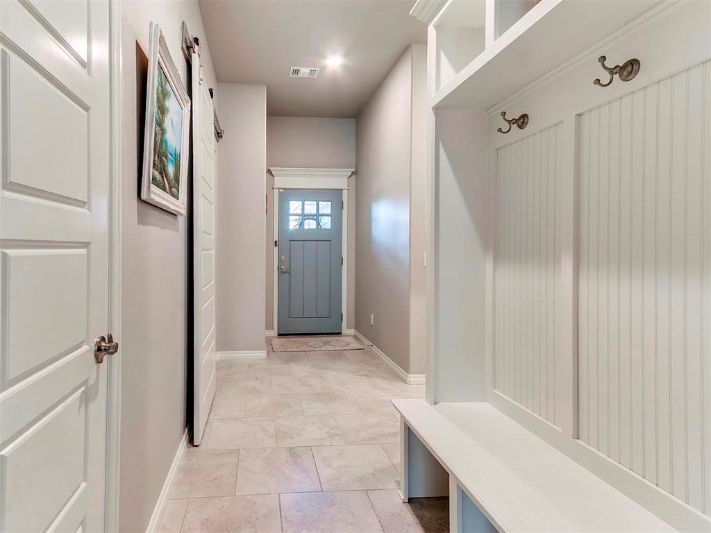 6132 Oxnard Property Photo 5