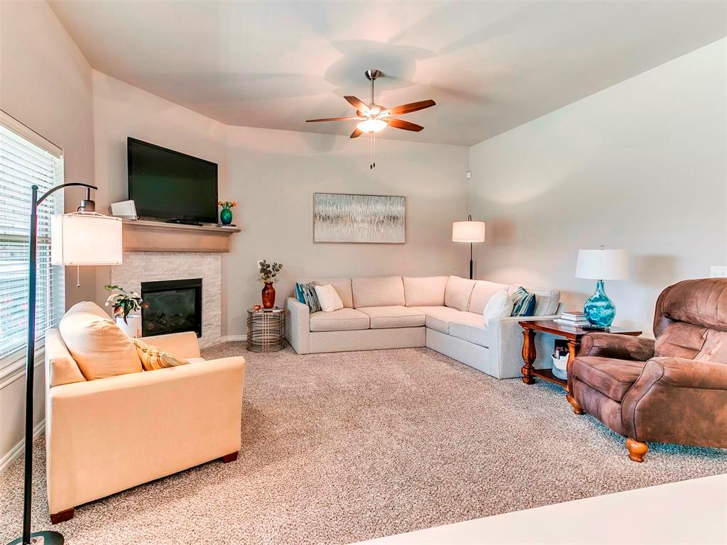 6132 Oxnard Property Photo 7