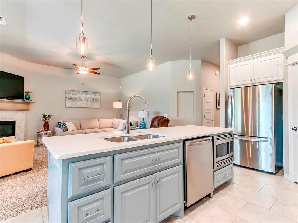 6132 Oxnard Property Photo 9