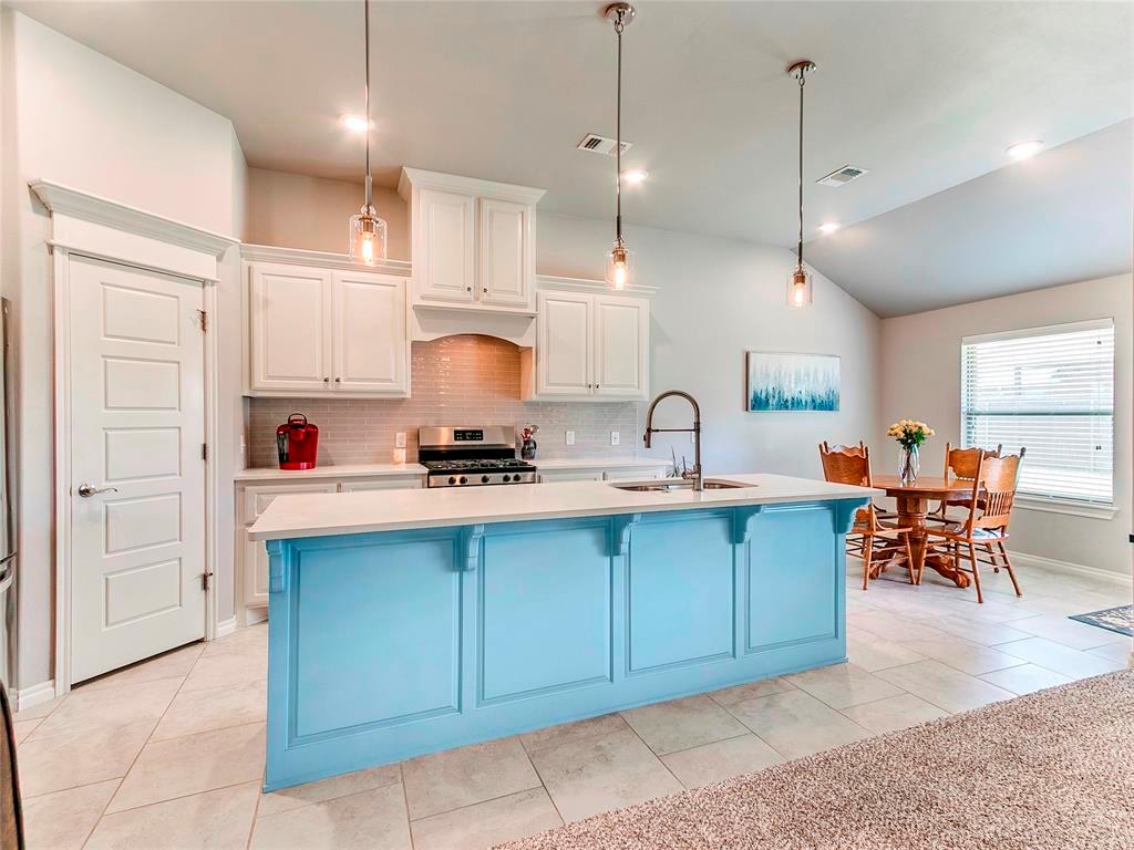 6132 Oxnard Property Photo 10