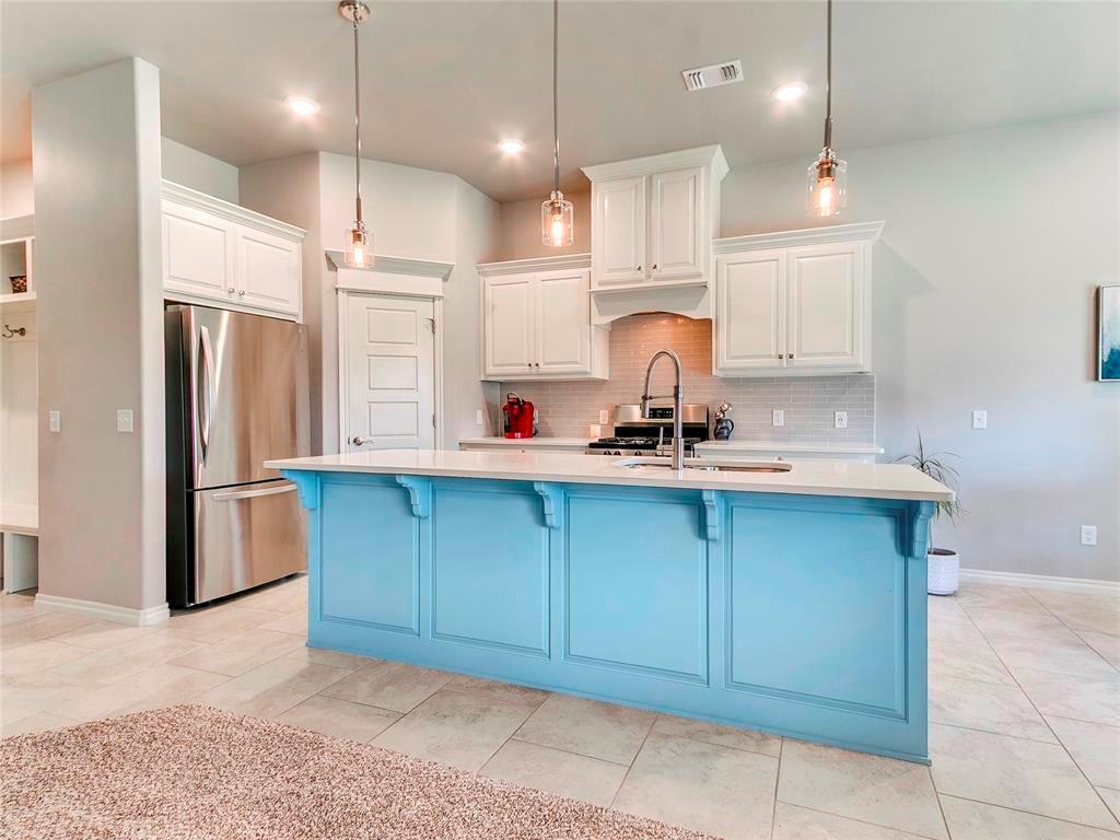 6132 Oxnard Property Photo 11