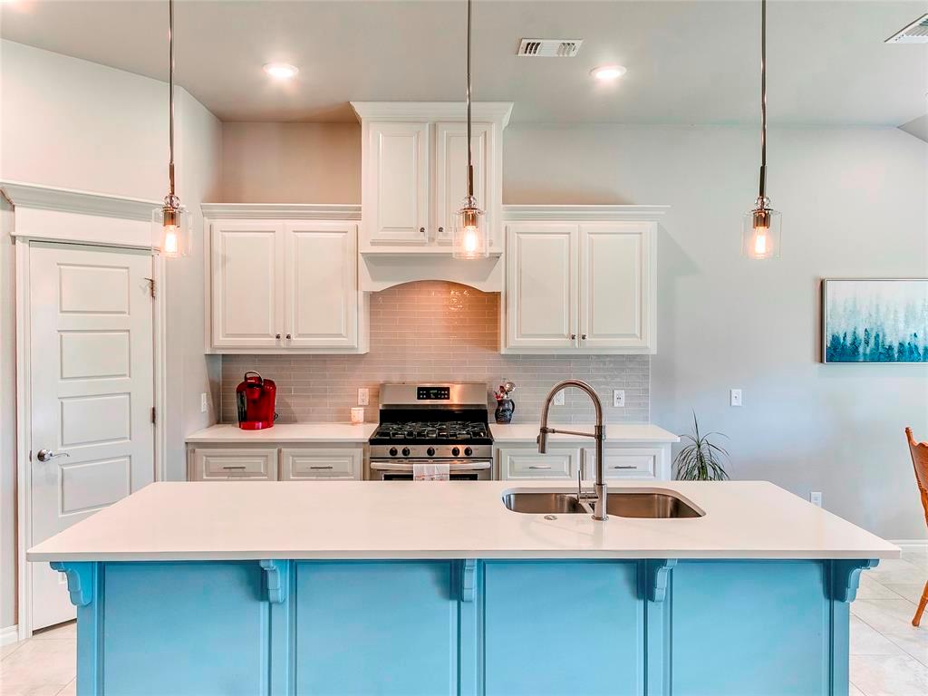 6132 Oxnard Property Photo 12