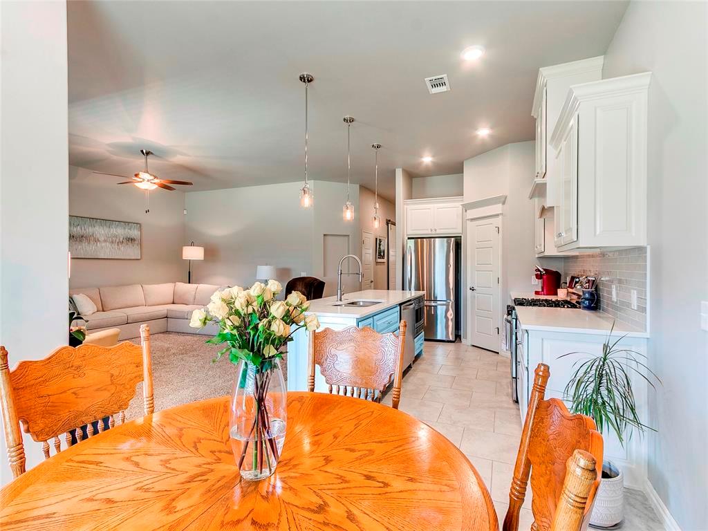 6132 Oxnard Property Photo 17