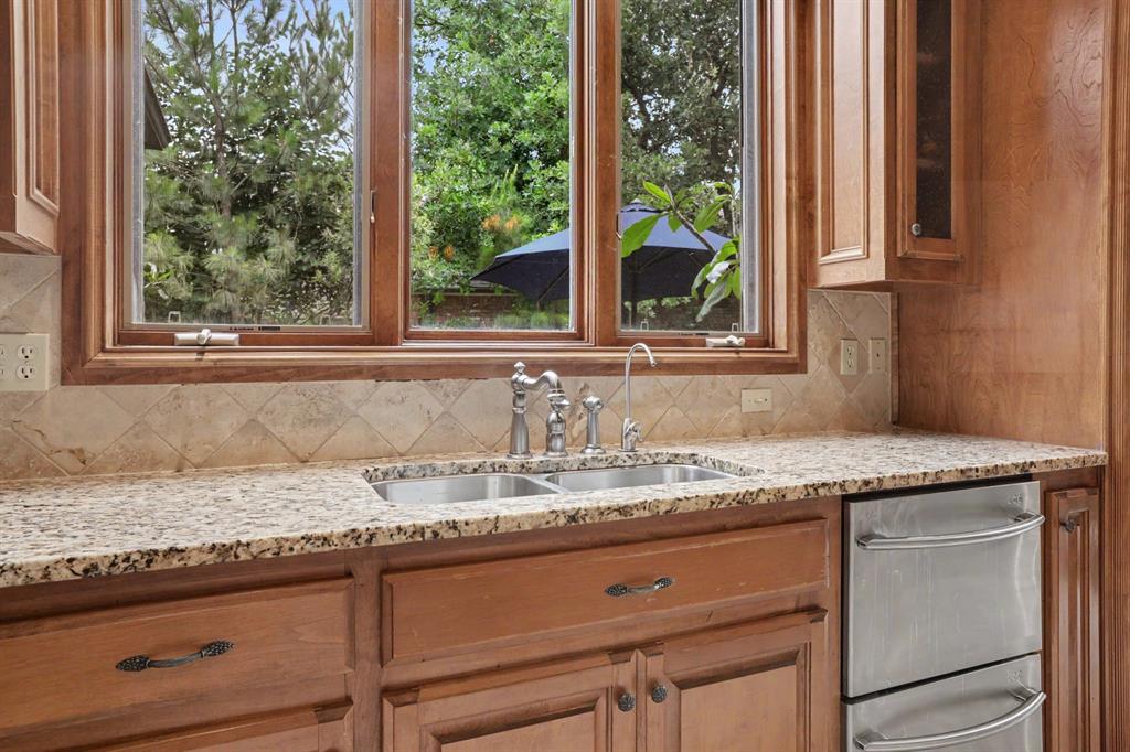 800 Shadow Wood Drive Property Photo 14