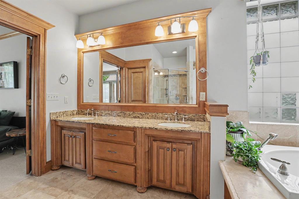 800 Shadow Wood Drive Property Photo 20