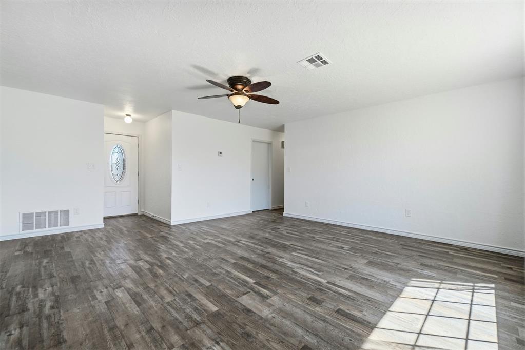 1406 Beth Court Property Photo 5