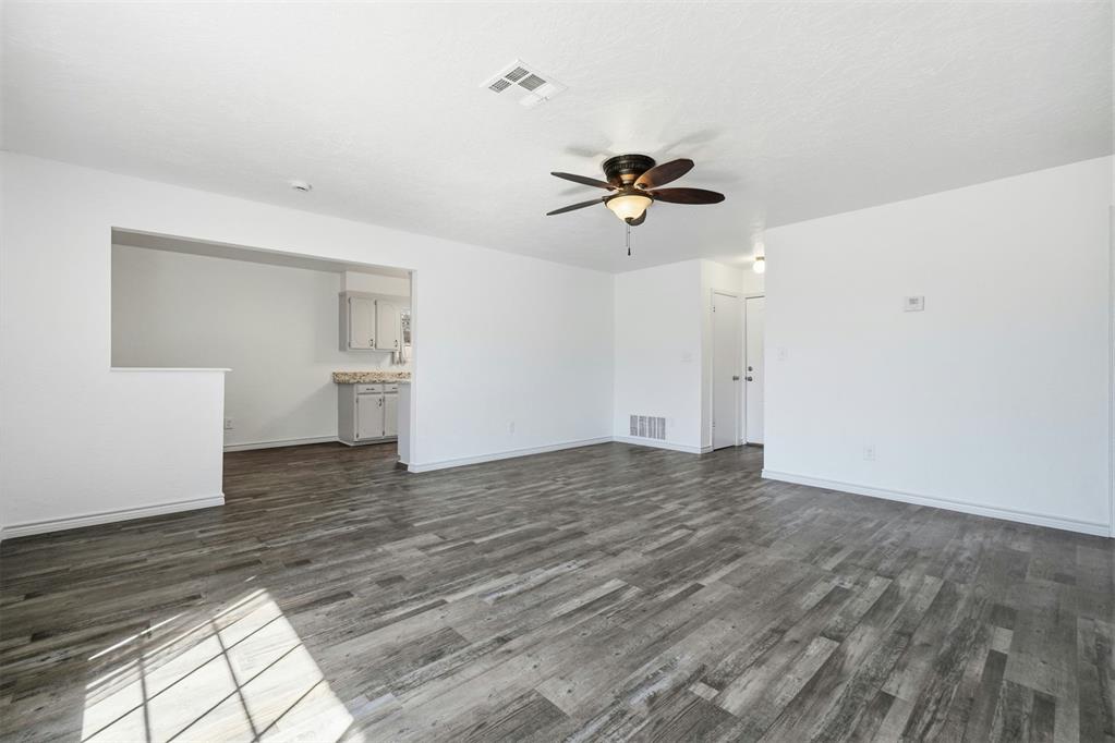 1406 Beth Court Property Photo 8