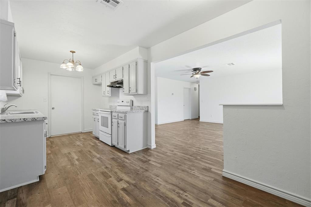 1406 Beth Court Property Photo 9