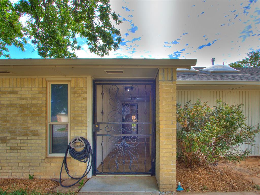 10204 Glendover Avenue Property Photo 4