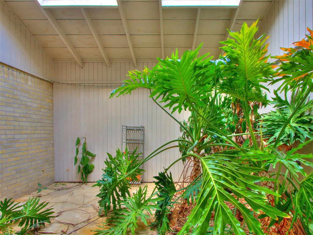 10204 Glendover Avenue Property Photo 10