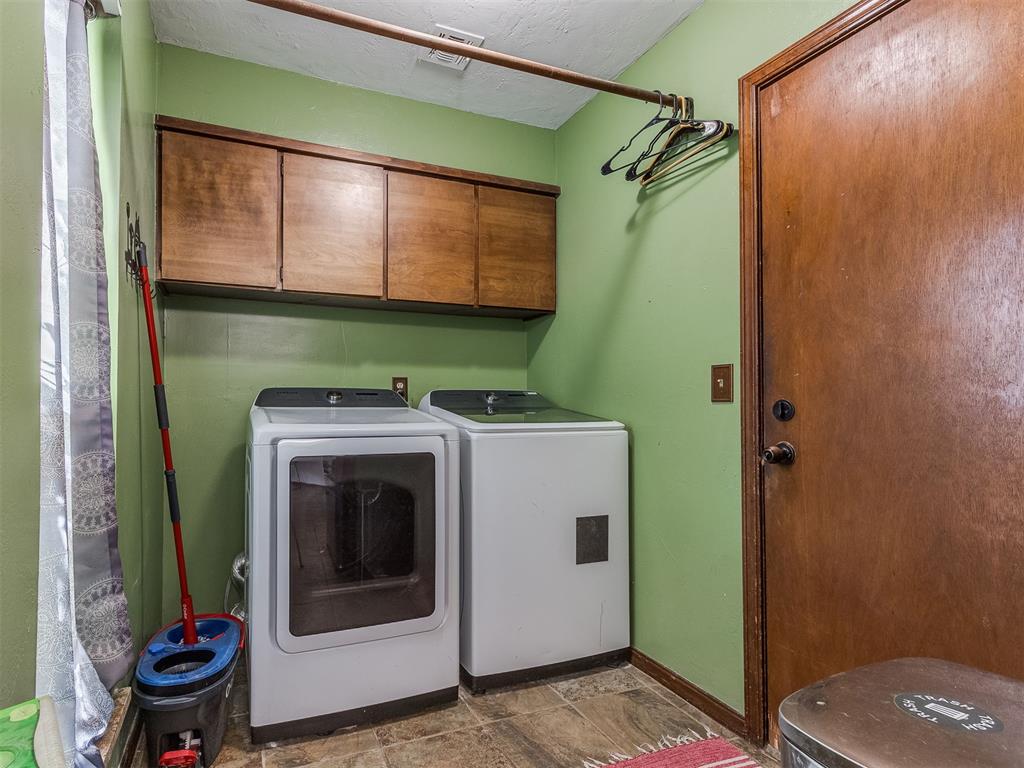 10204 Glendover Avenue Property Photo 24