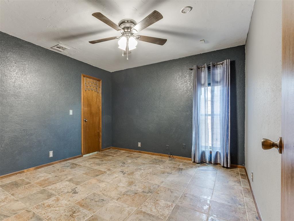 10204 Glendover Avenue Property Photo 33