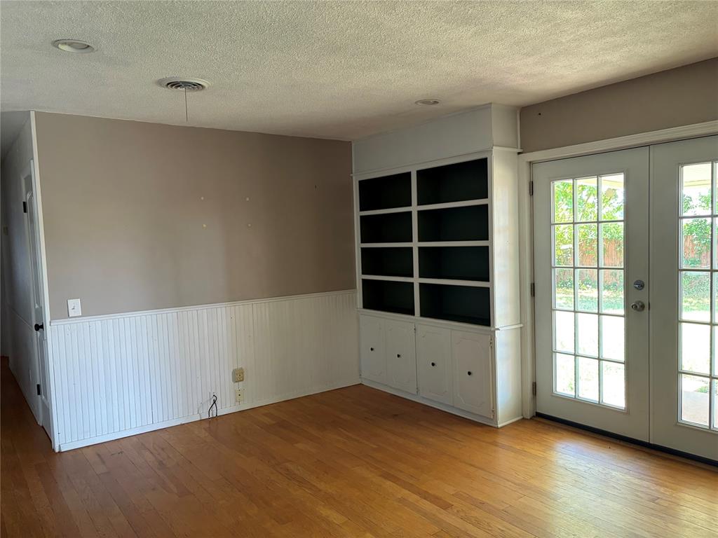 1023 N Madison Avenue Property Photo 3