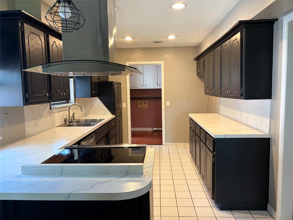 1023 N Madison Avenue Property Photo 6