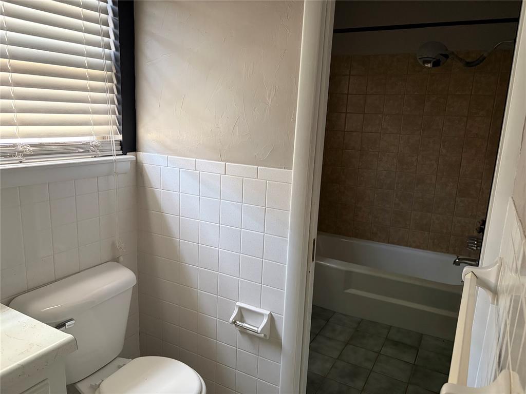 1023 N Madison Avenue Property Photo 9