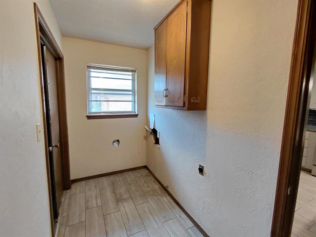 8916 S Country Club Drive Property Photo 6