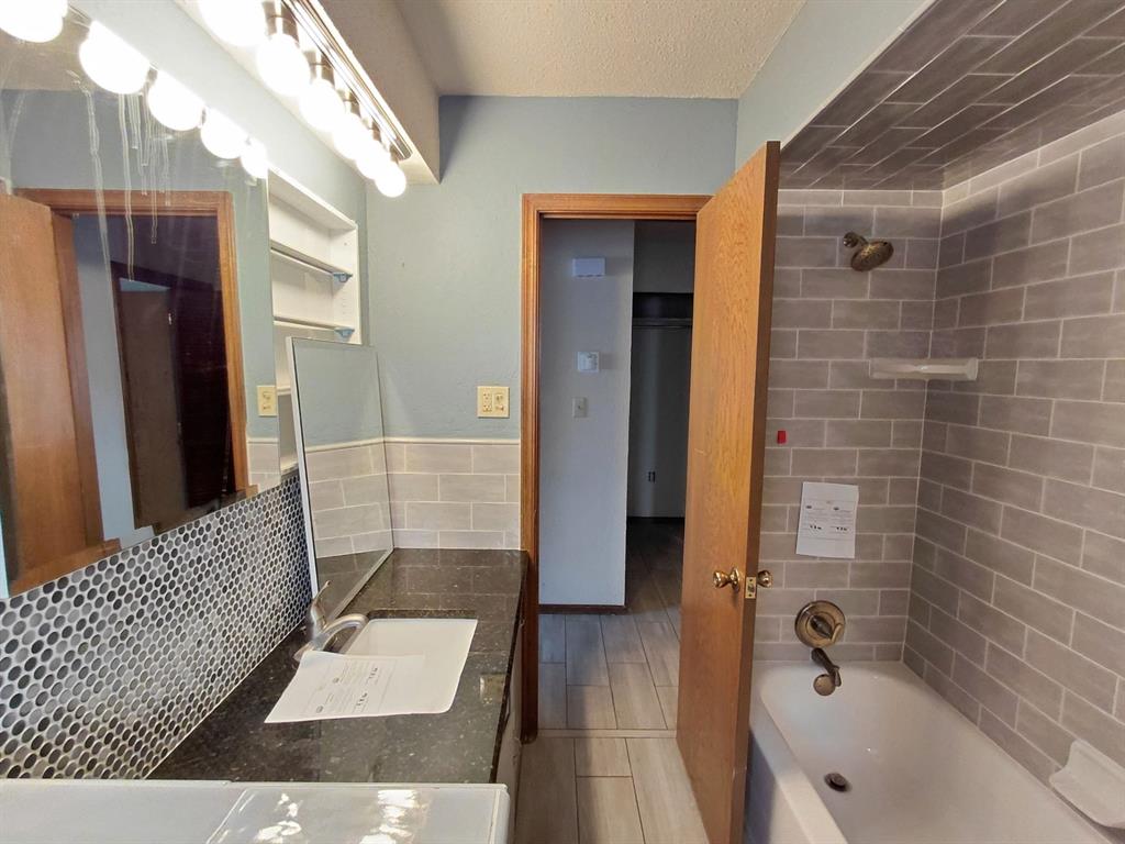 8916 S Country Club Drive Property Photo 10