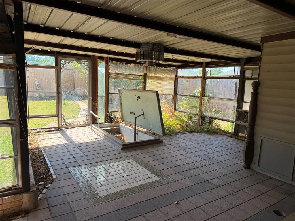 8916 S Country Club Drive Property Photo 12