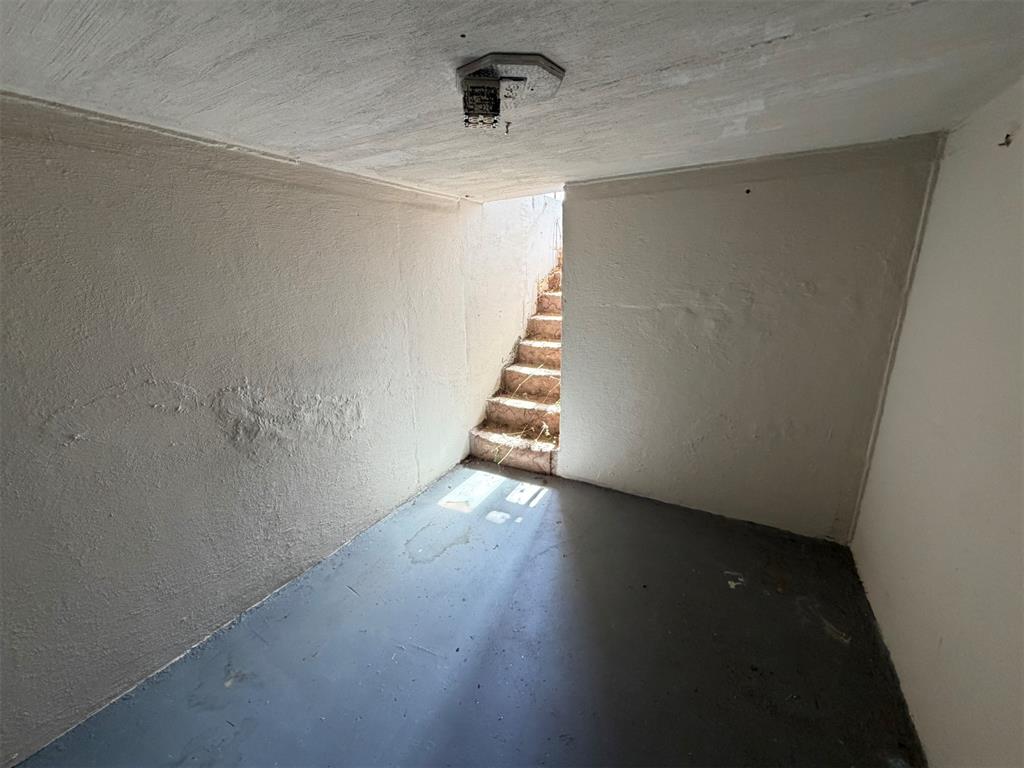 8916 S Country Club Drive Property Photo 13