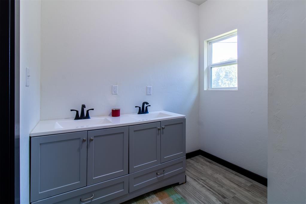 1017 E Main Street Property Photo 29
