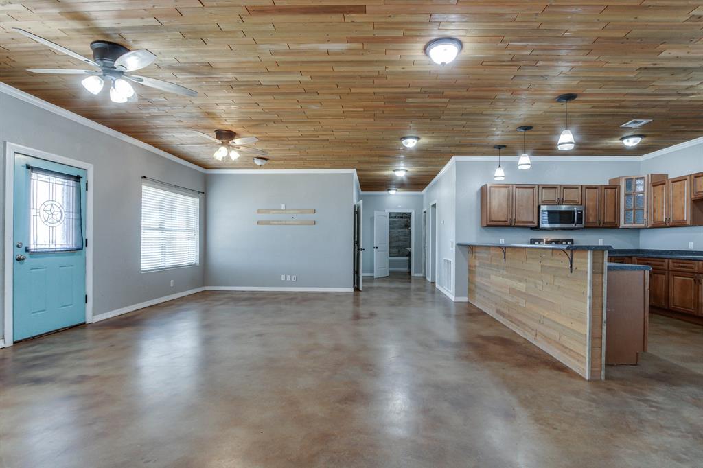 2406 S Logan Road Property Photo 4